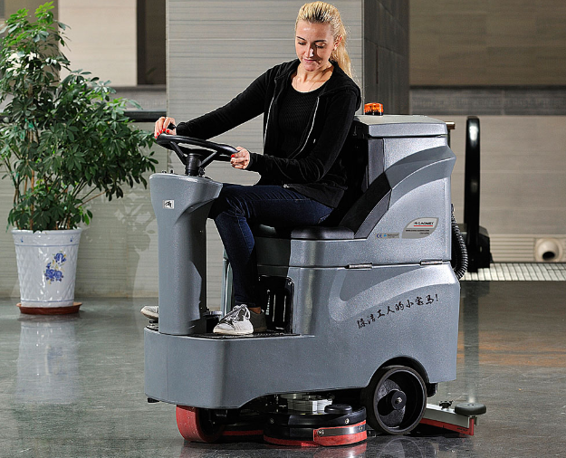 駕駛式洗地機(jī)可以在車站使用嗎？效果如何？