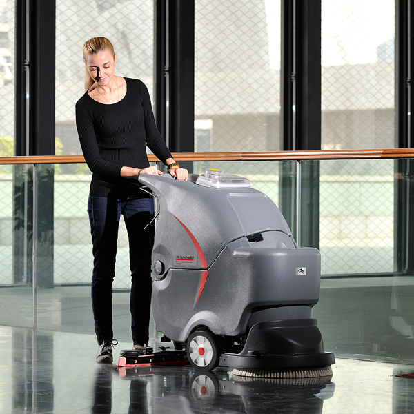 如何做到正確選擇中型洗地機(jī)？