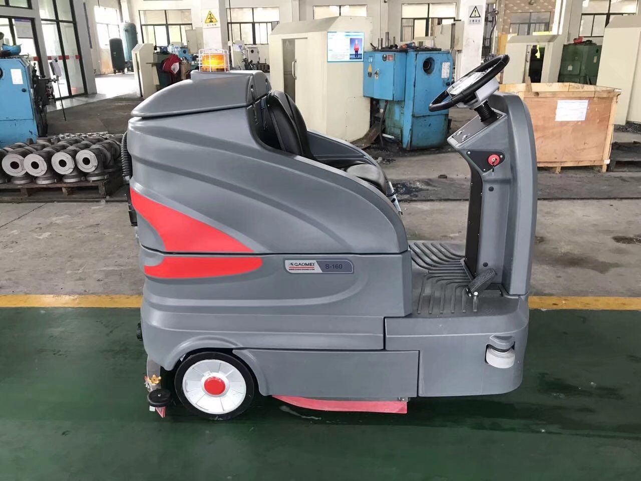 地下停車場(chǎng)為什么要用駕駛式洗地機(jī)？