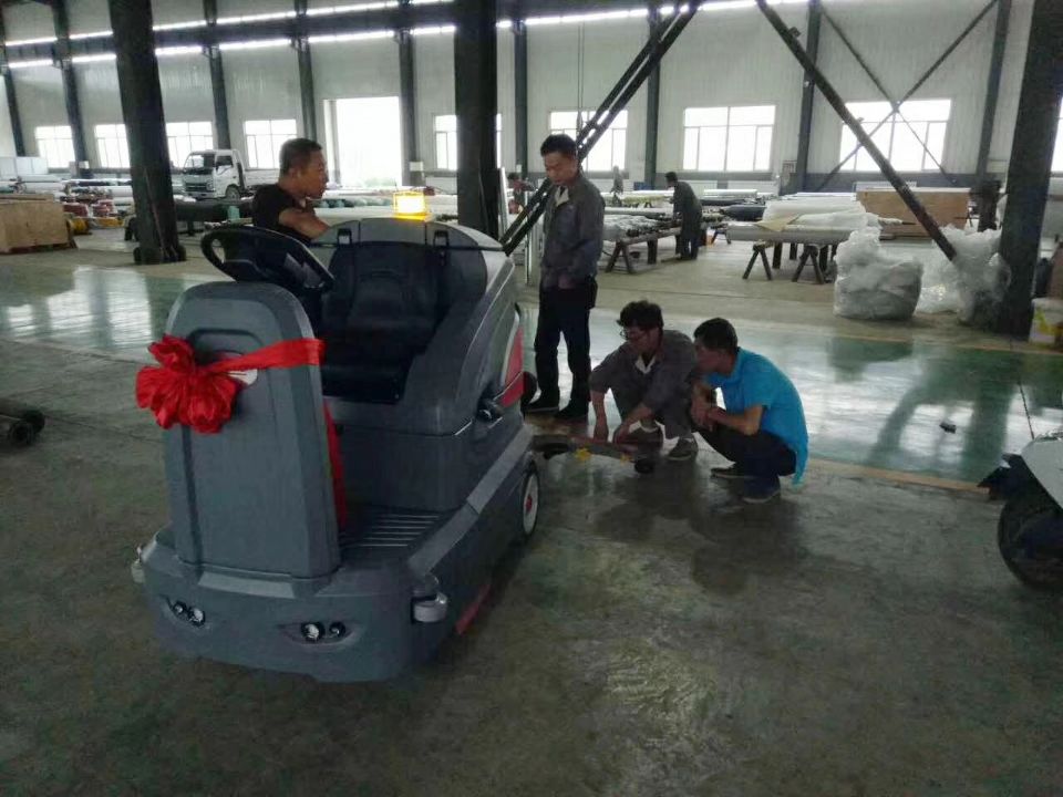 駕駛式洗地機(jī)引領(lǐng)行業(yè)前行，創(chuàng)造現(xiàn)代社會(huì)的創(chuàng)建文明