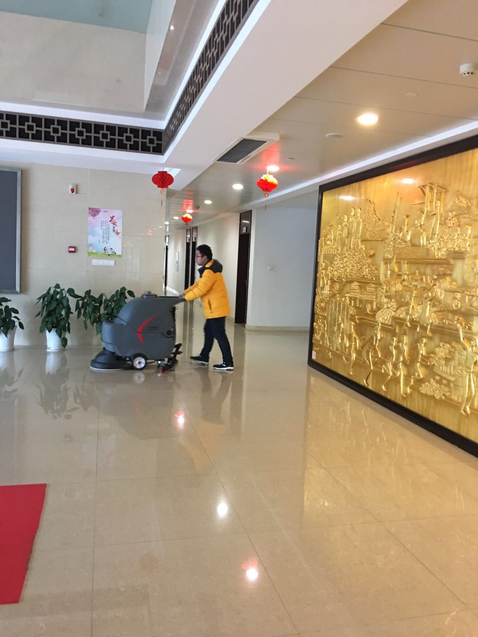 酒店可以使用電動洗地機嗎？