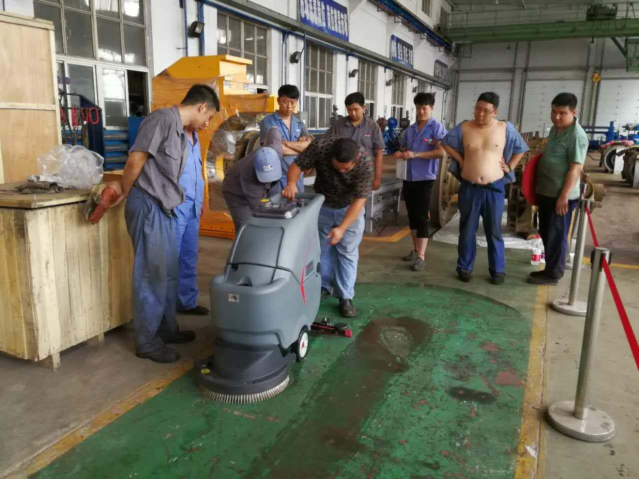 大型拖地機(jī)在清潔行業(yè)的運用