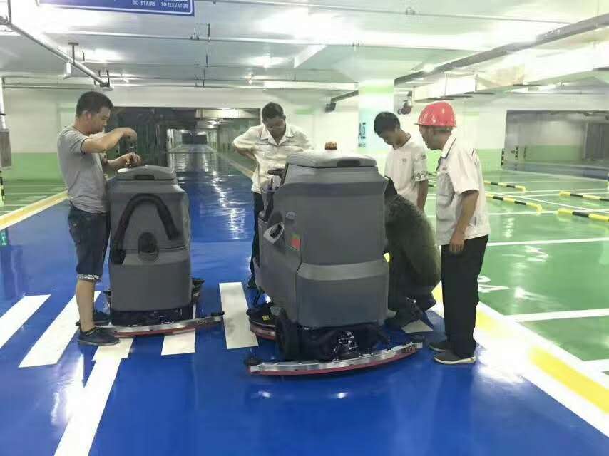 日常使用駕駛式洗地機(jī)如何保養(yǎng)？要注意些什么