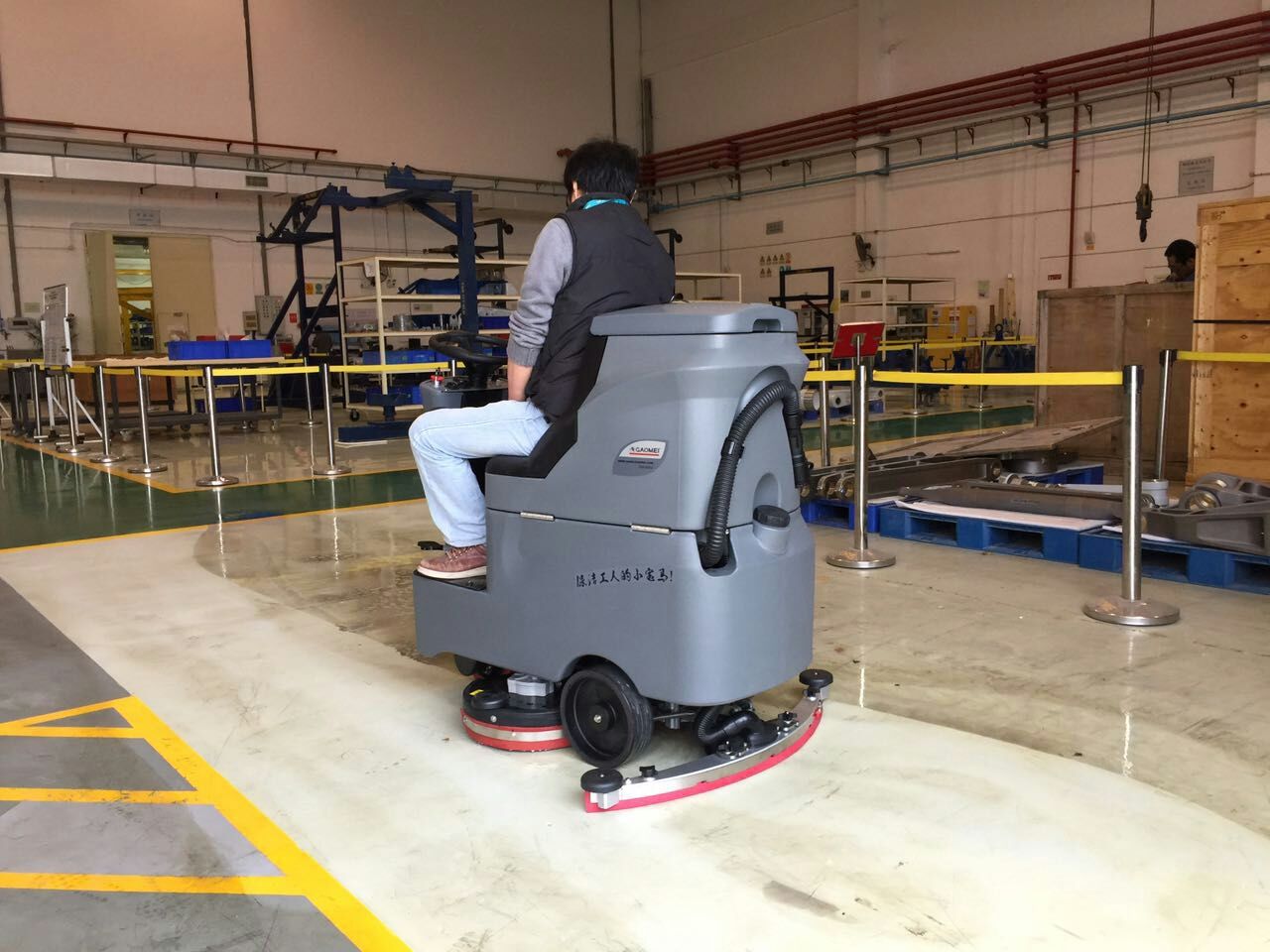 酒店，商場，超市該如何選擇洗地機？