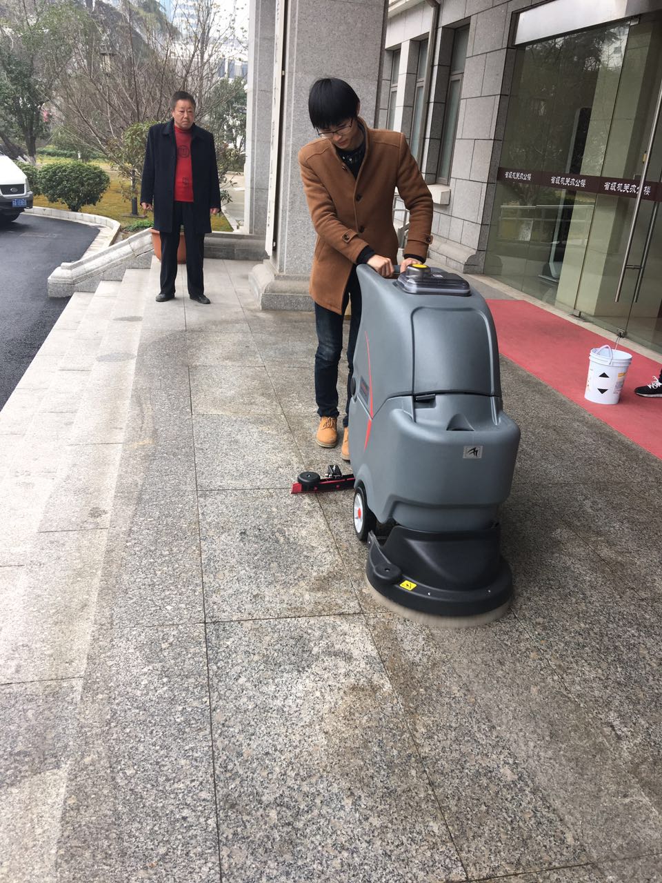 怎樣挑選一款合適的洗地機？