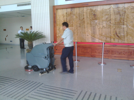 一款手推式洗地機有沒有購買價值？貴在哪里？