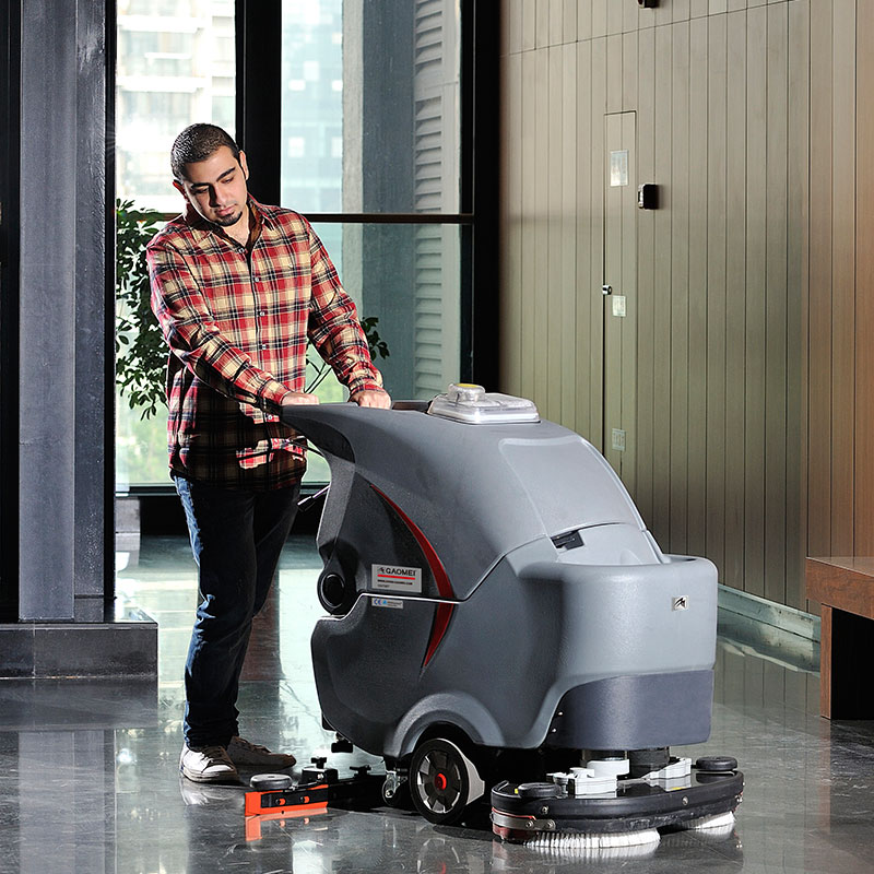 給使用手推式洗地機(jī)的客戶(hù)提個(gè)醒